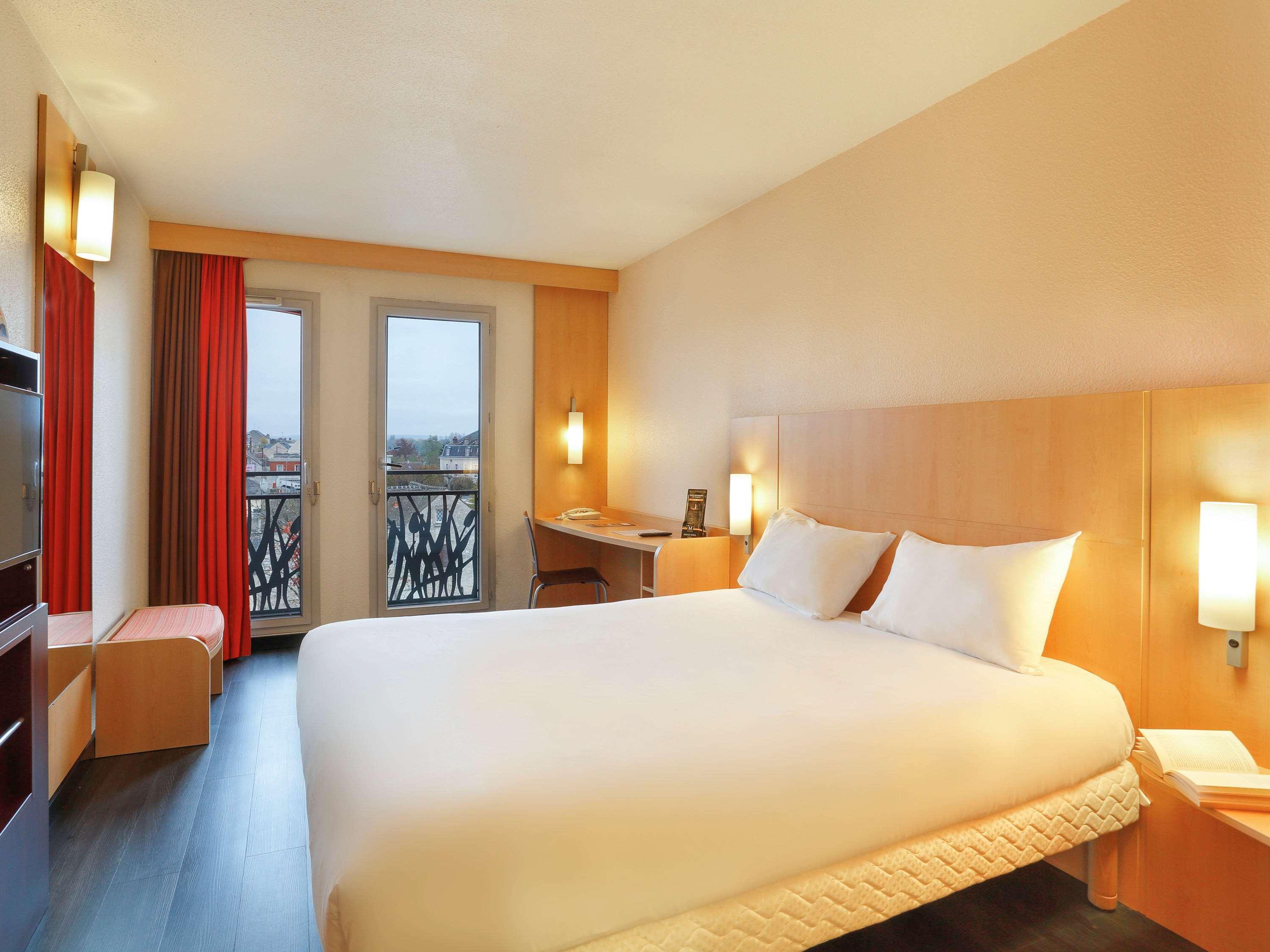 Ibis Etampes Hotel Exterior photo