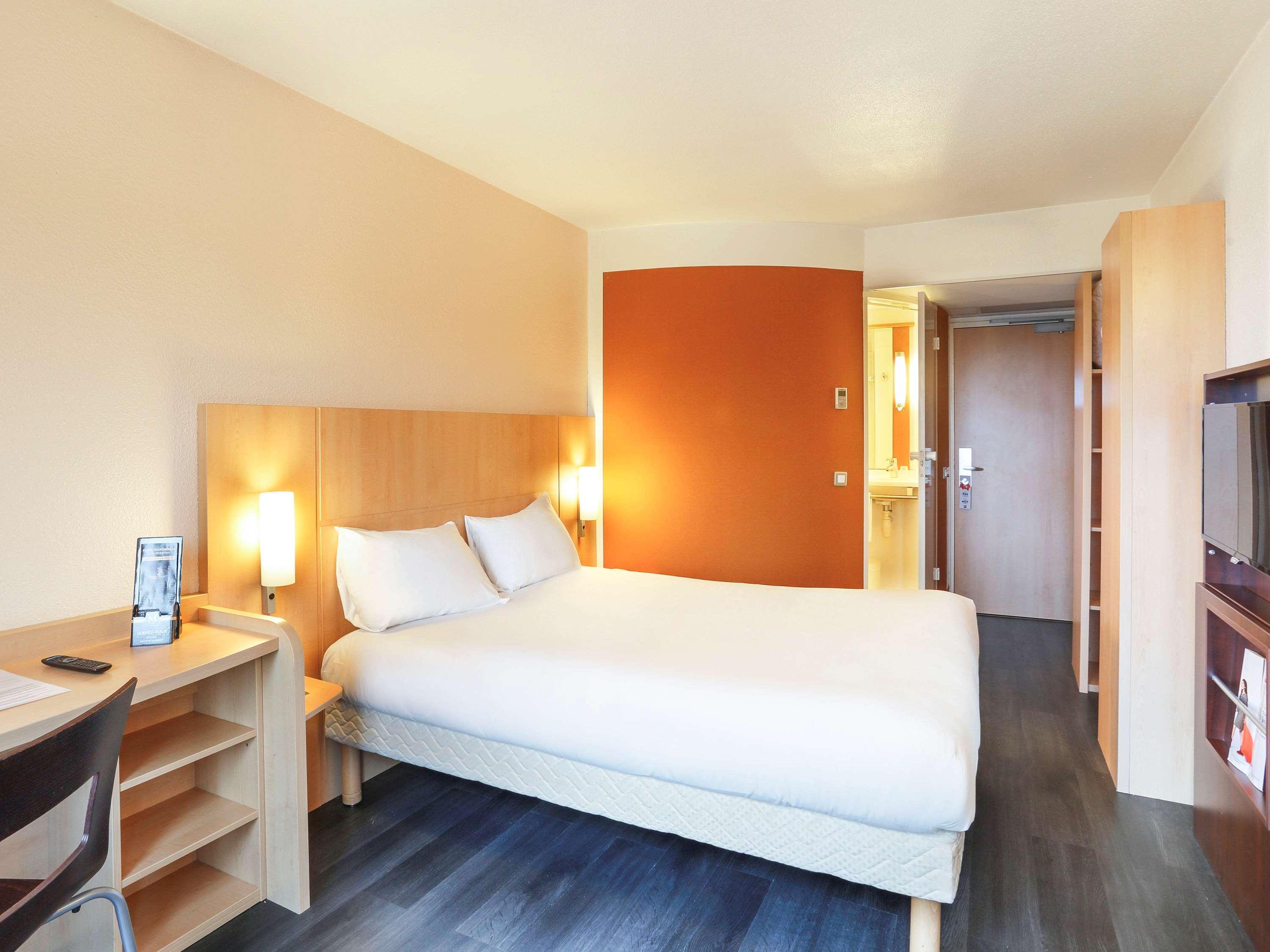 Ibis Etampes Hotel Exterior photo