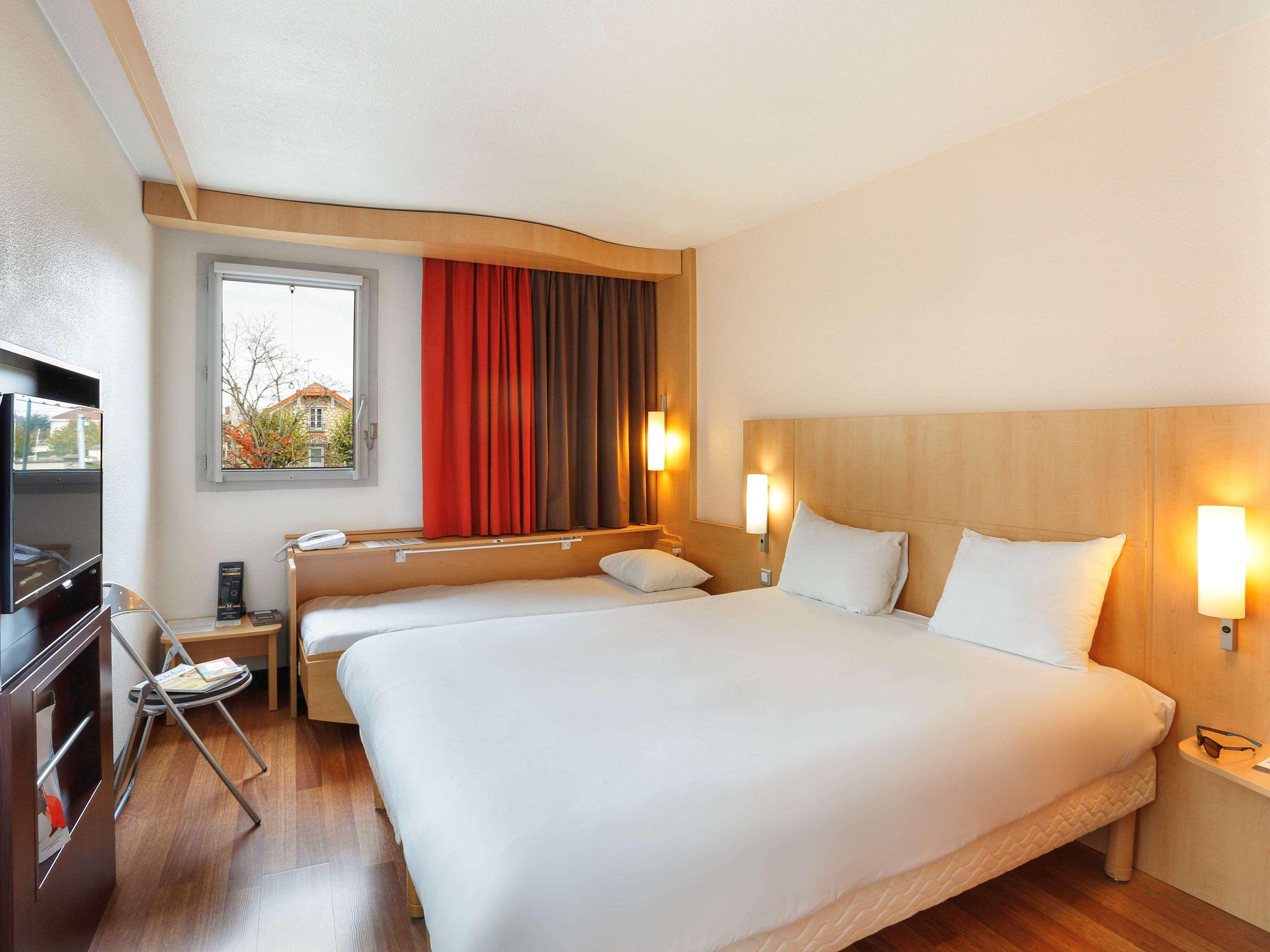Ibis Etampes Hotel Exterior photo